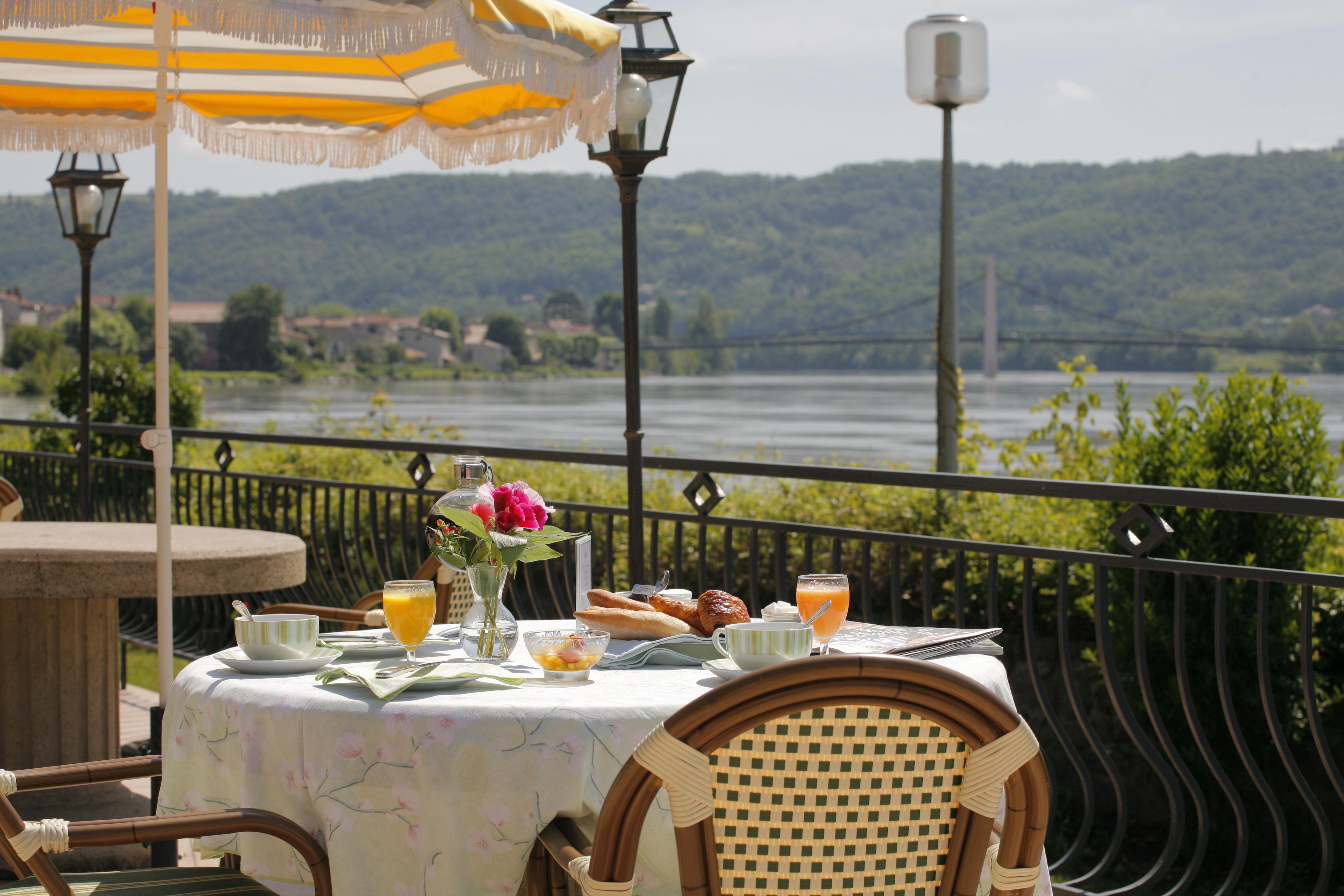 Hotel Beau Rivage Condrieu Exterior foto